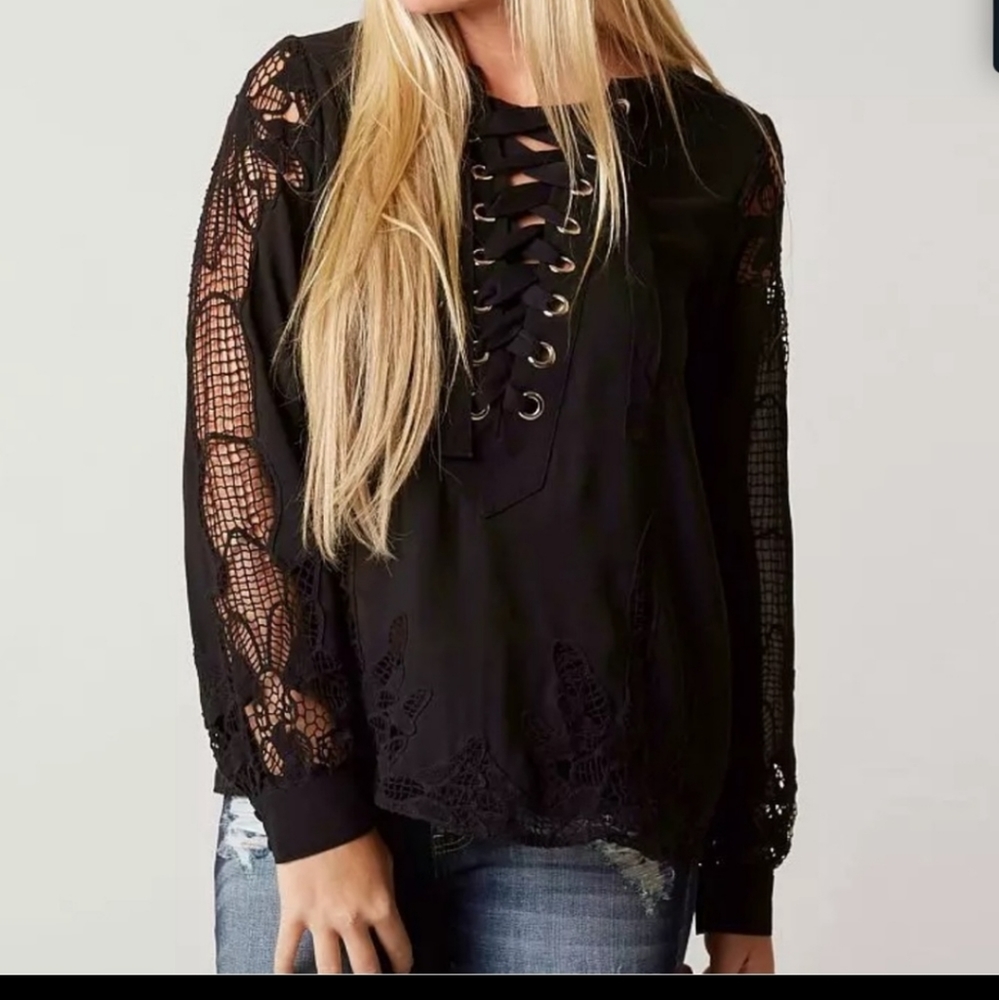 ISO THESE GIMMICKS TOPS PLEASE** - Picture 2 of 7